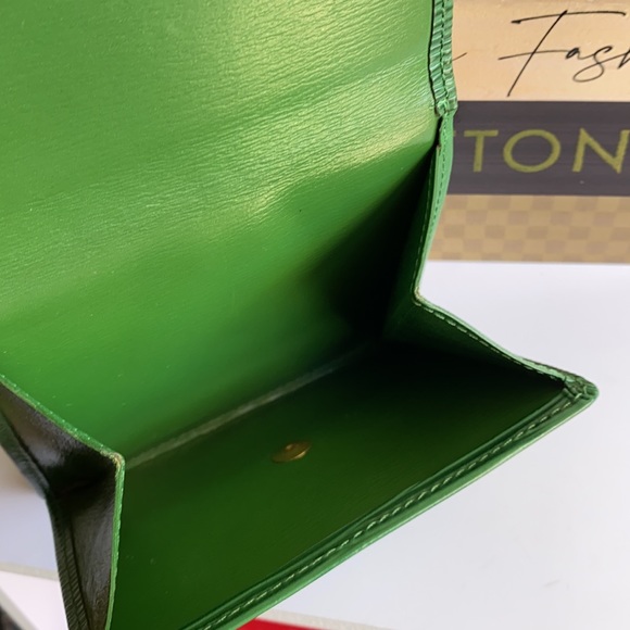 Louis Vuitton Epi Tri- Fold Wallet - Picture 7 of 13